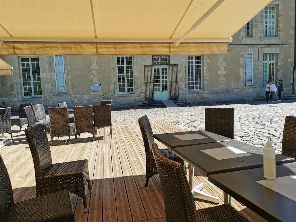 Café Le Nymphée restaurant in Auvers-sur-Oise