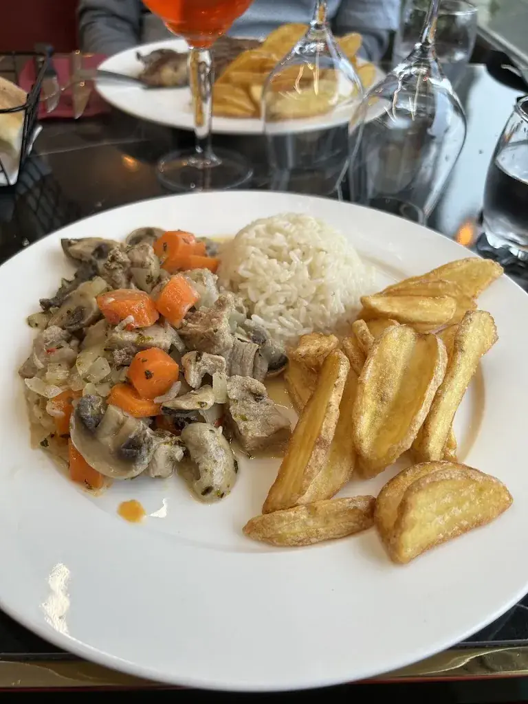 Krystyn Azar_L’Élysée d'Auvers_Auvers-sur-Oise_review