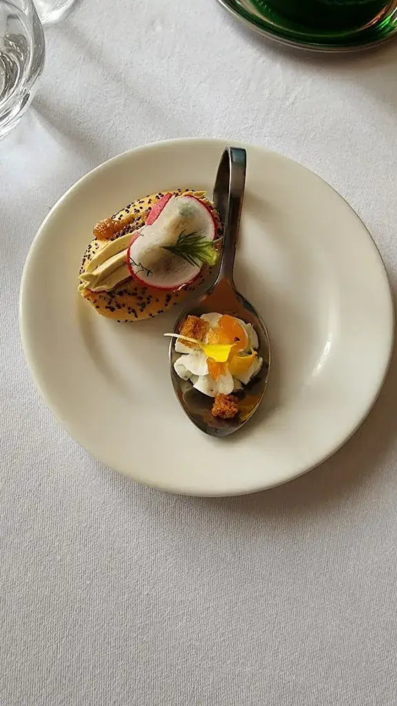 Chris Peterson_Le Maupertu_Pontoise_review