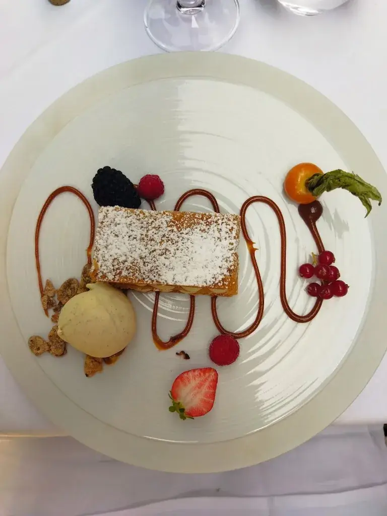 Dominique V_Le Maupertu_Pontoise_review