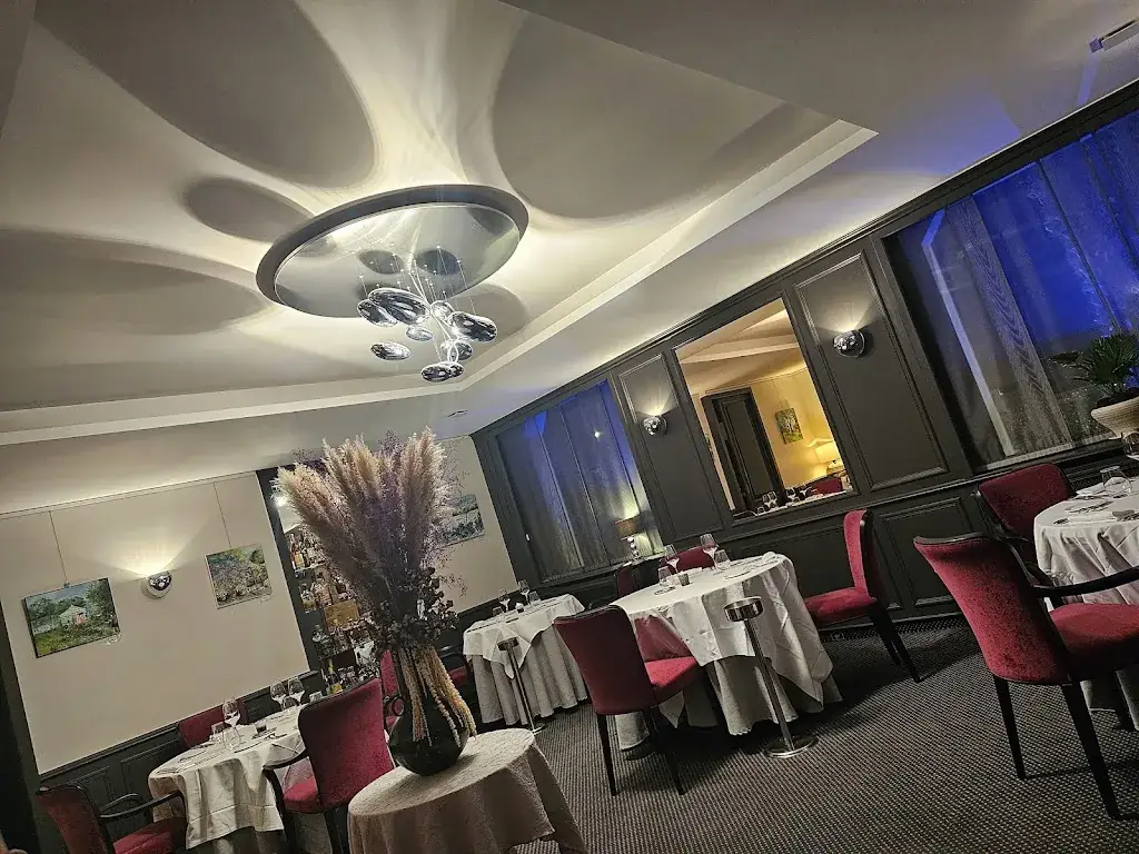 Le Maupertu restaurant in Pontoise