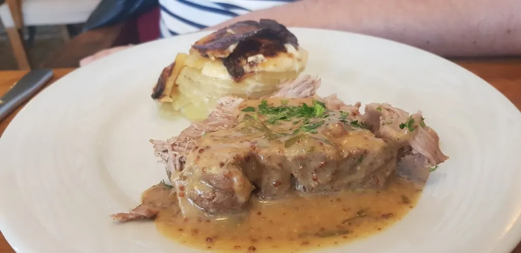 Le Cafe Des Filles_Valmondois_slider_image_3