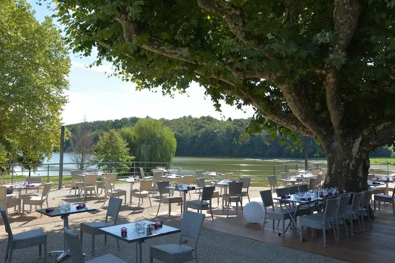 Les Terrasses du Lac restaurant à Saint-Didier-de-la-Tour