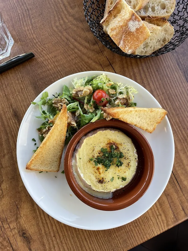 Françoise Maréchal_Le Lutetia_Beaumont-sur-Oise_review