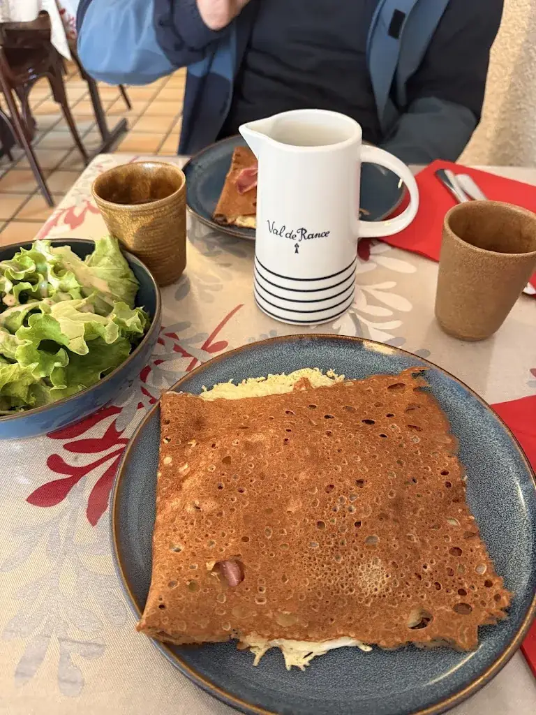 Léa Sadasing_Crêperie La Tulipe_Beaumont-sur-Oise_review