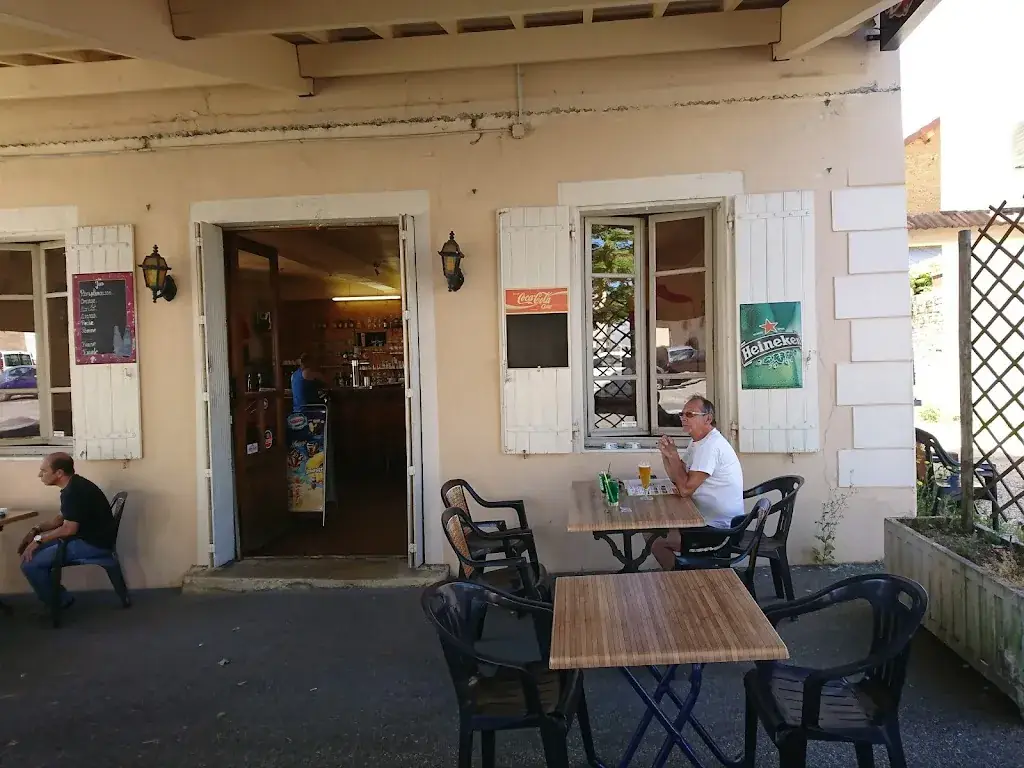 Bar de La Place restaurant in Dolomieu