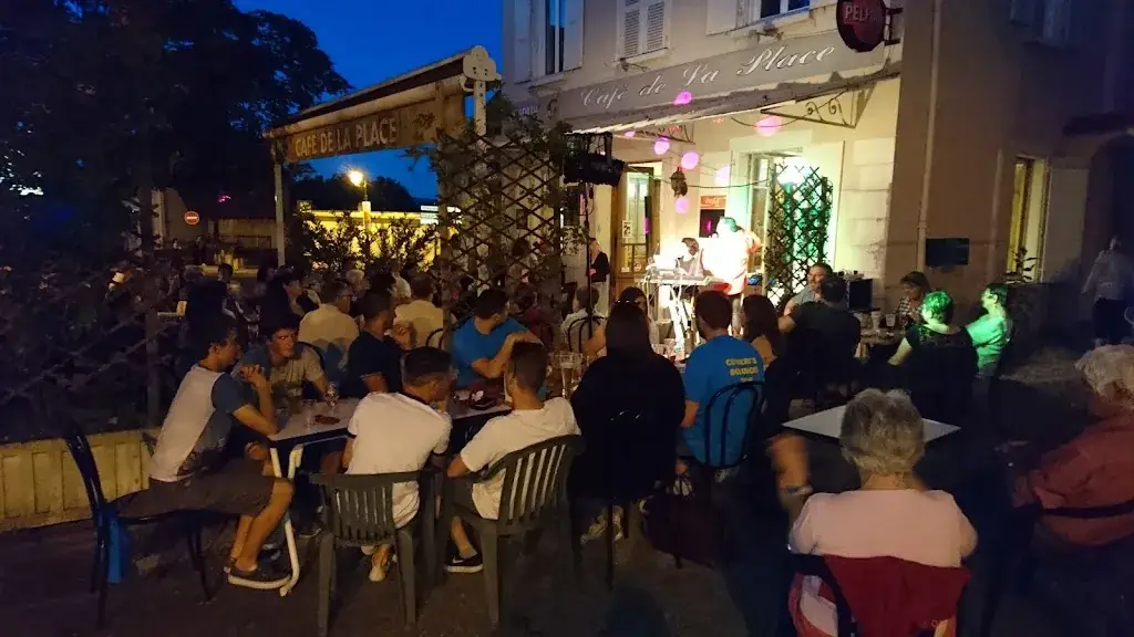 Bar de La Place_Dolomieu_slider_image_3