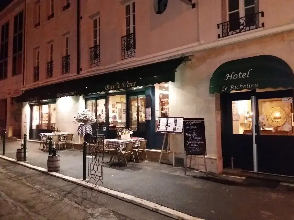 Le Bacchus_Fontainebleau_slider_image_1