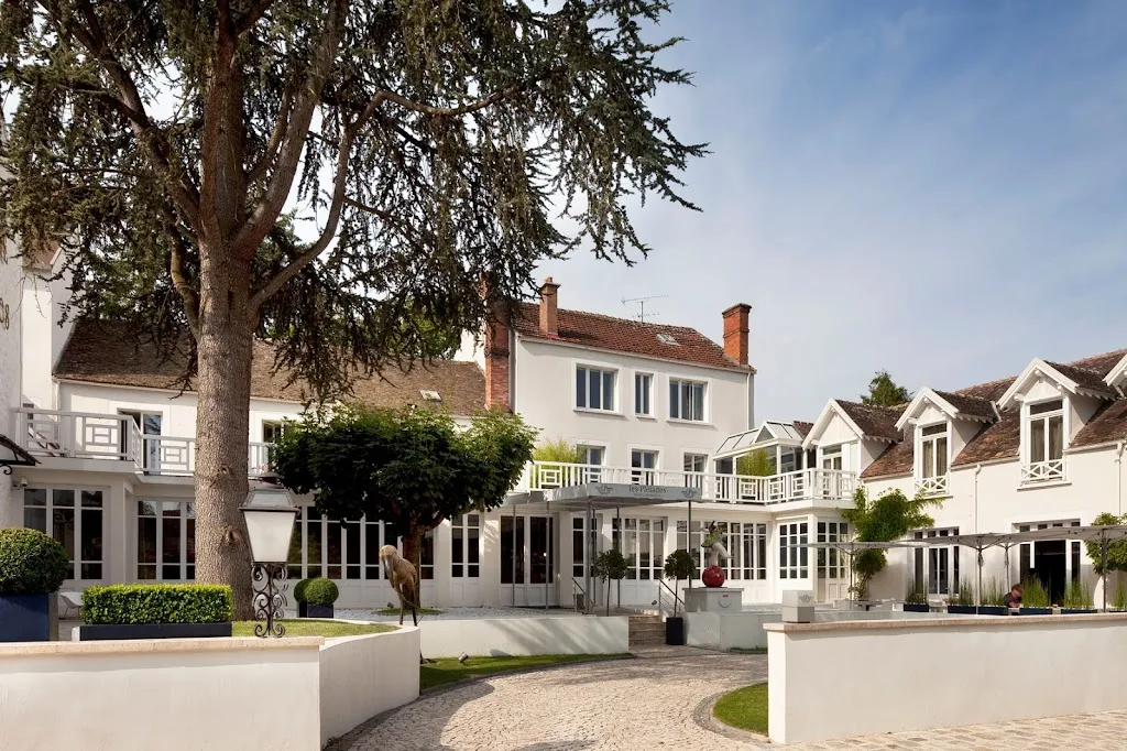 Les Pléiades Hôtel-Spa-Restaurant restaurant in Barbizon