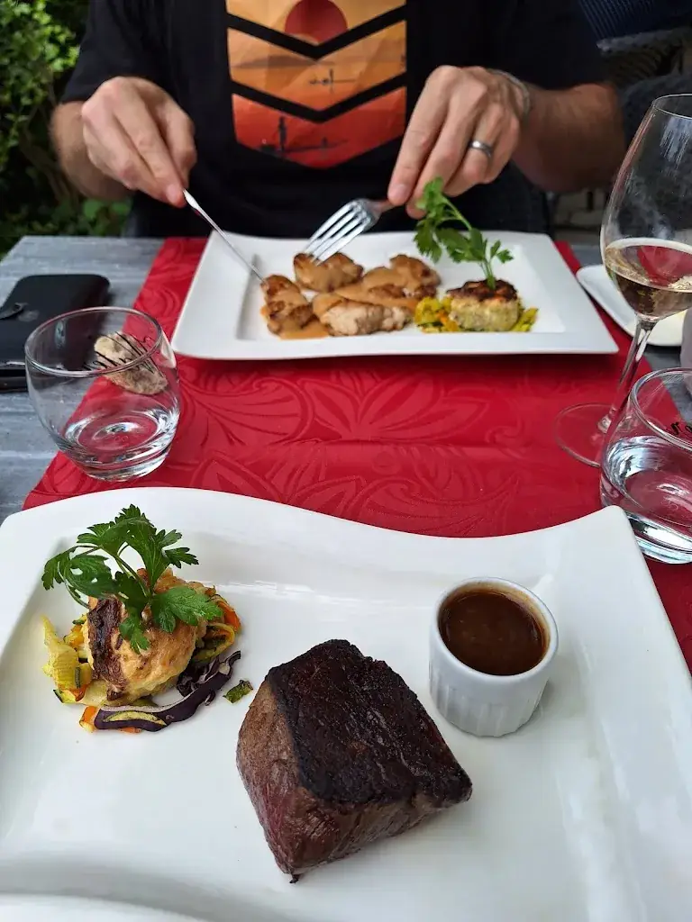 Margot_L'Anneau de Mallarmé_Vulaines-sur-Seine_review