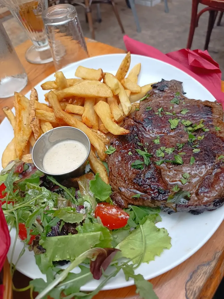 Laura Ardizzi_Le Bal Perdu_Bagnolet_review