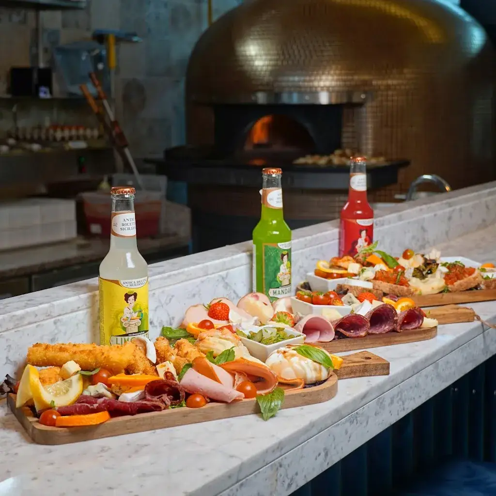 Italian Kitchen_Bagnolet_slider_image_3