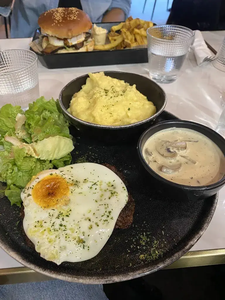 doha elbergui_L'art du boeuf original_Bagnolet_review