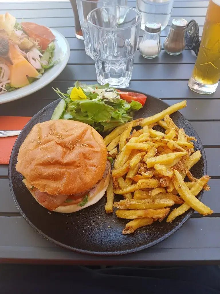 Damien Dervaux_Les bons passants_Die_review