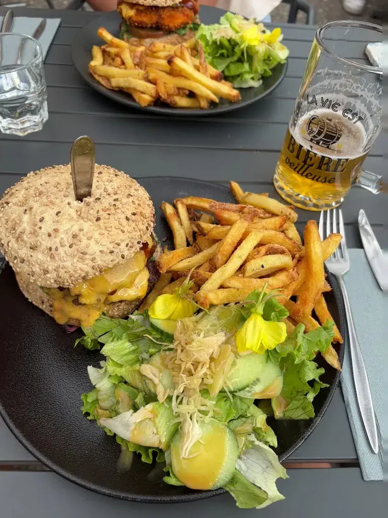 Les bons passants_Die_slider_image_2