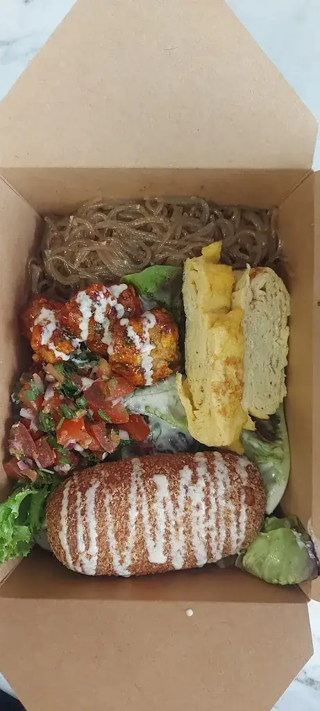 Katherine Robinson_COREEGAL_Bagnolet_review