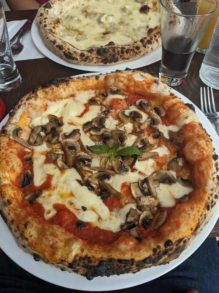 Anas L_La casa di Anna paris_Bagnolet_review