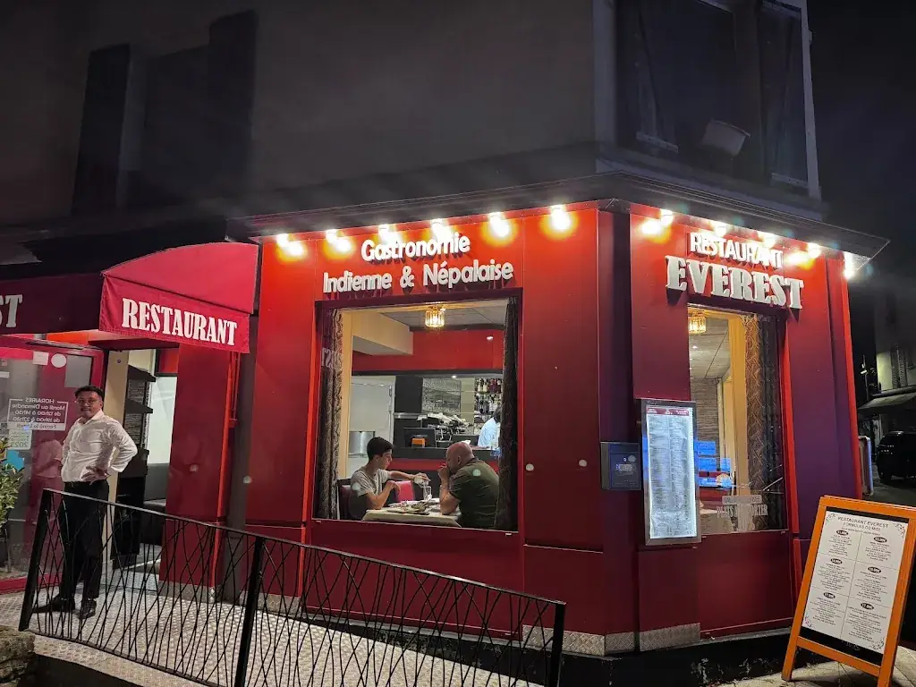 Tenzin Youlo Sangay_Restaurant Everest_Bagneux_review