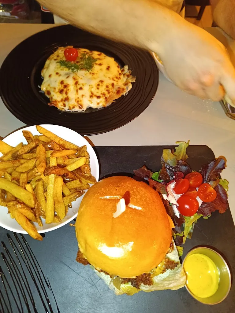 Mouna O._Butcher Square_Cachan_review