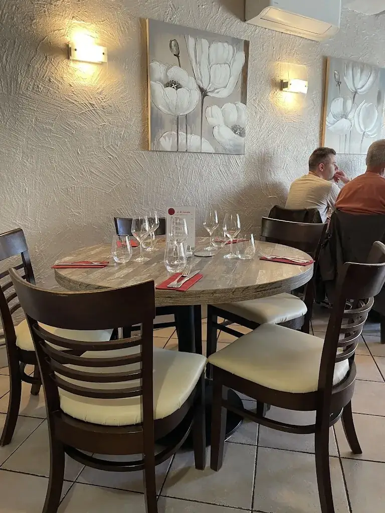 La Licorne Restaurant in Beynes
