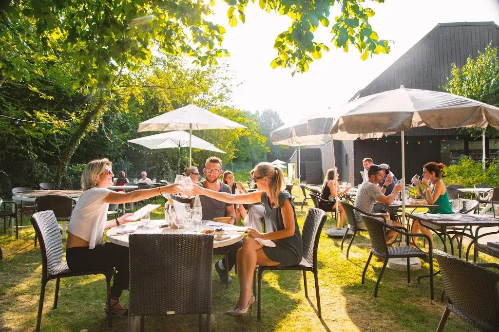 Le 20 du Domaine restaurant in Rolleboise