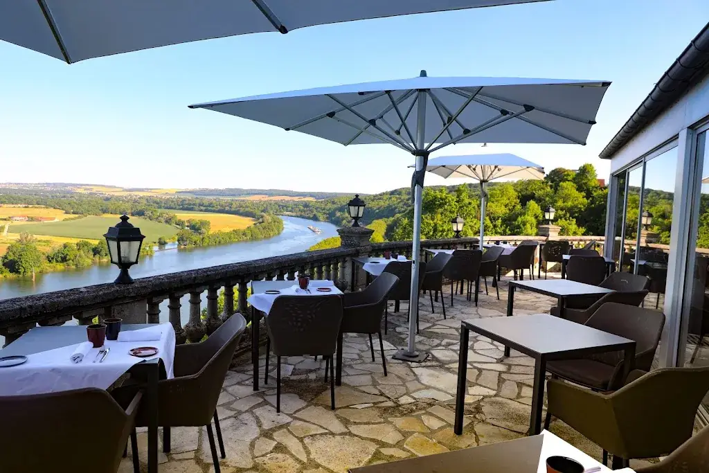 Le Panoramique 1* restaurant in Rolleboise