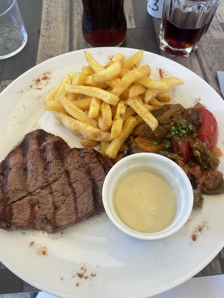 Sofia Kas_Le temps des fleurs_Giverny_review