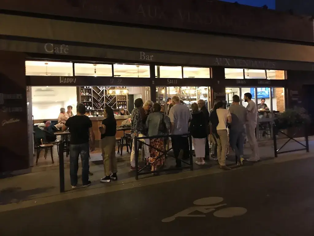 Aux Vendanges Restaurant in Bois-Colombes