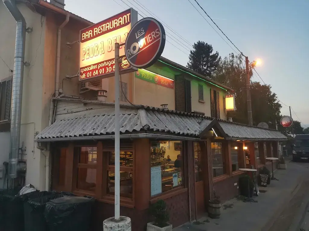 Pedra Bela_Boissy-sous-Saint-Yon_slider_image_1