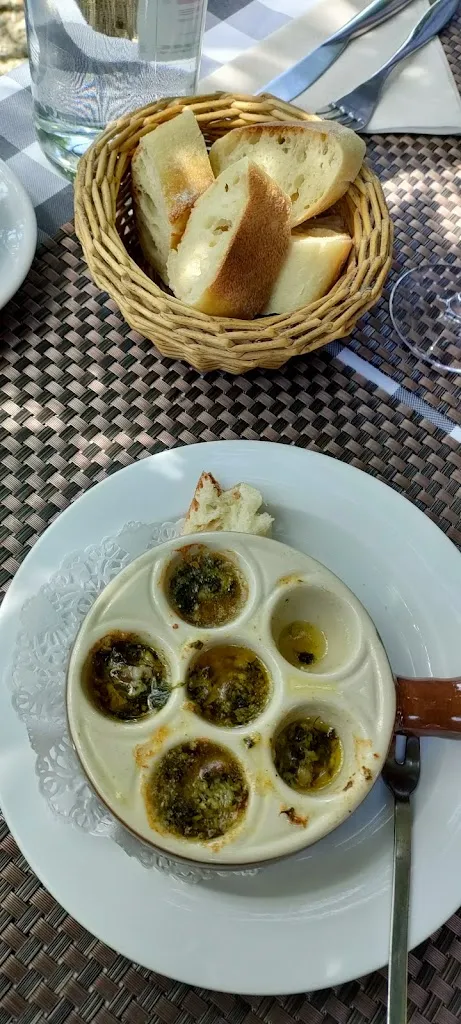 Maya K_Le Petit Cèdre_Vulaines-sur-Seine_reseña