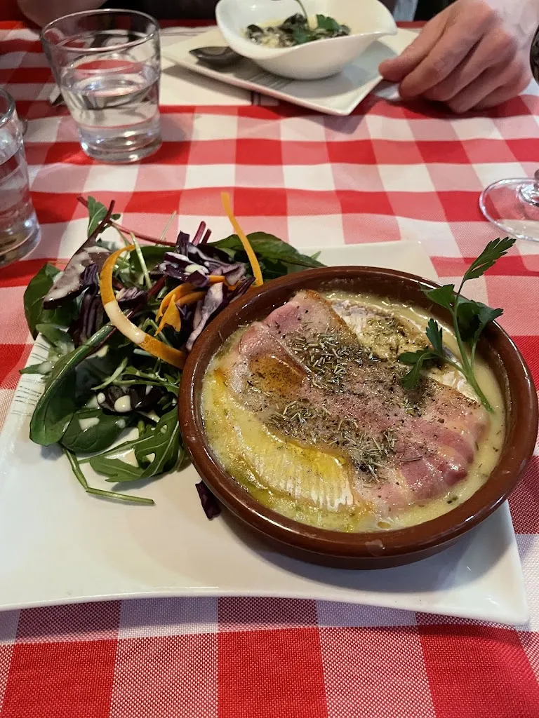 Brandi Brittain_La Croix d'Augas_Fontainebleau_review