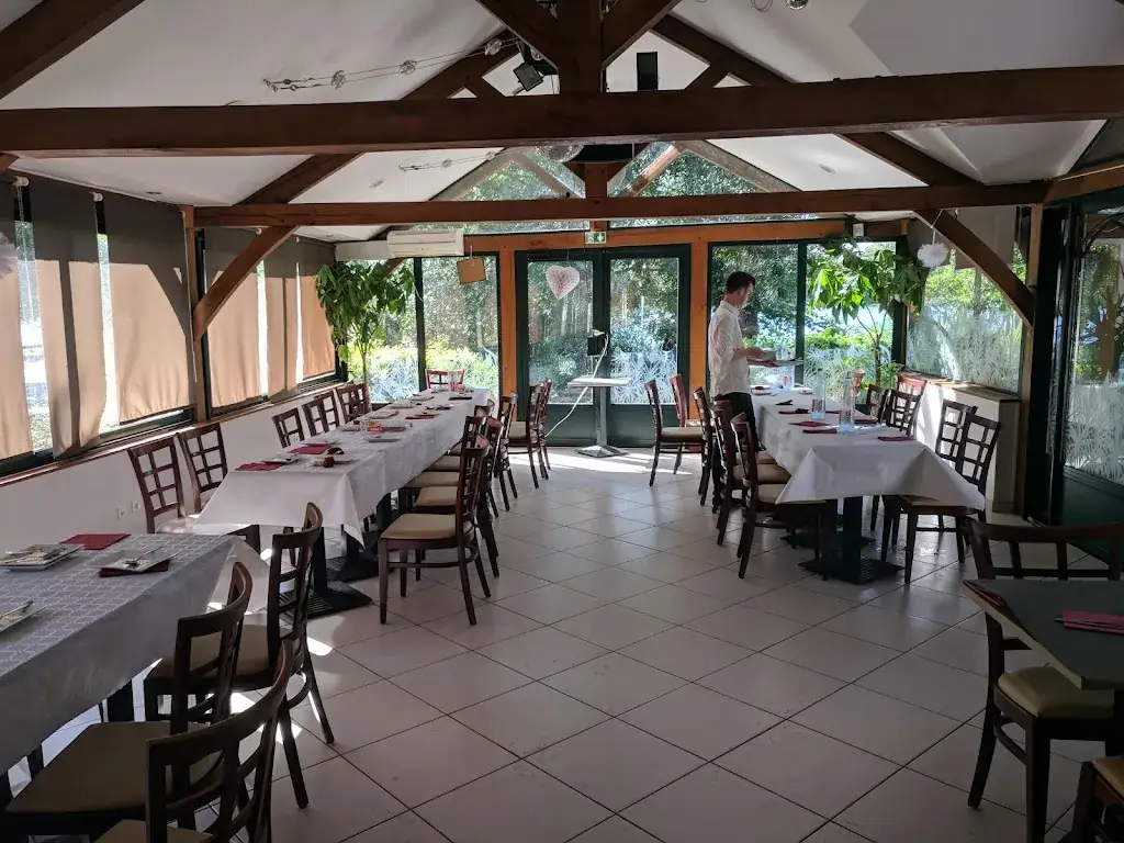 Le Chalet Des Etangs restaurant à Vert-le-Petit