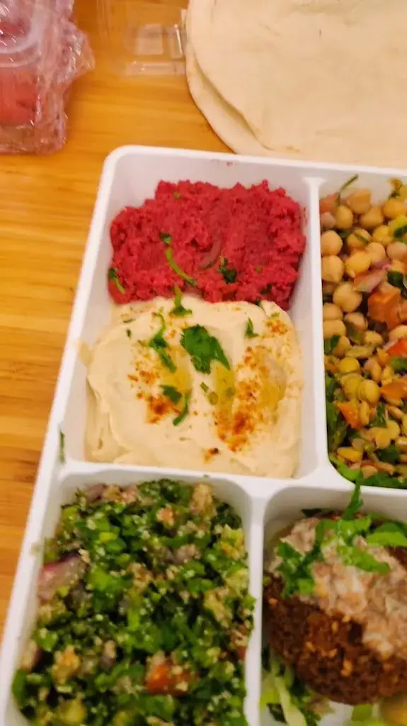 At Hom's_Mennecy_slider_image_2