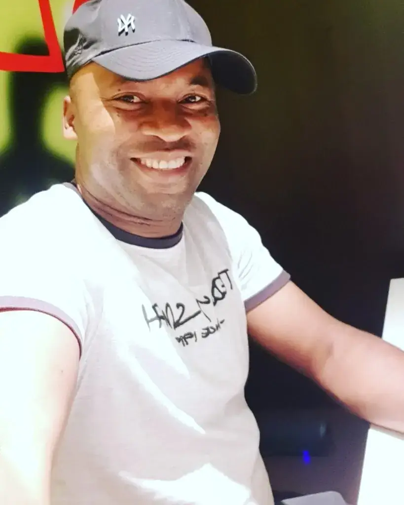 Joseph Joez Ikhuoshio_The Corners Food Court_Coulommiers_review