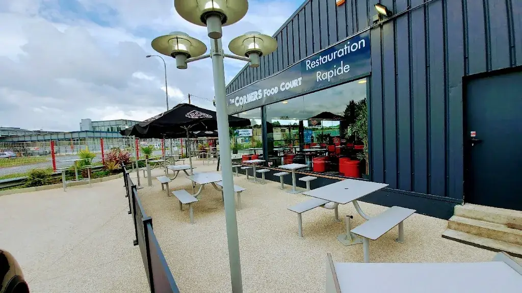 The Corners Food Court Restaurant in Coulommiers