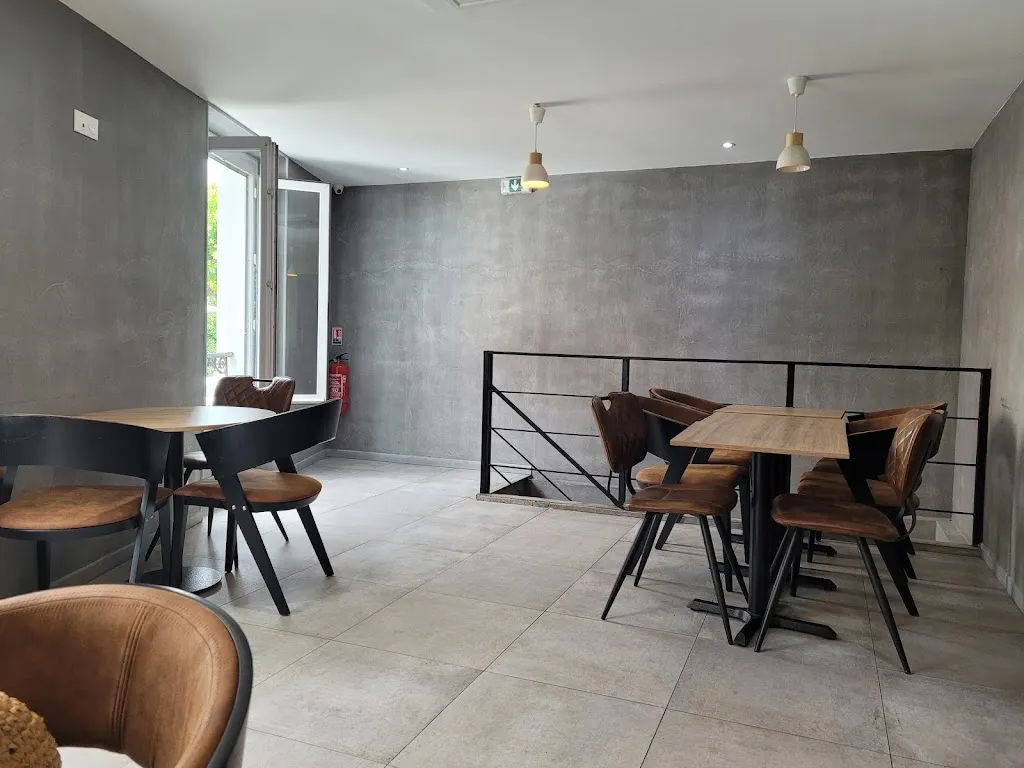 Edith Messiga_Warner's café_Boissy-Saint-Léger_review