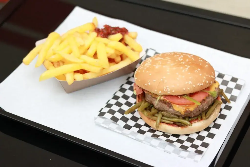 Ceyhun Dara TIRYAKI_Anita’s truck_Bondoufle_review