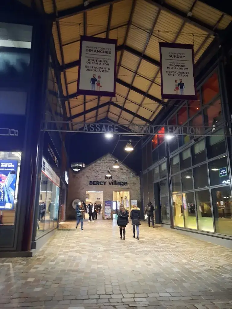 Varsha Singh_Au Bon'art_Évry-Courcouronnes_recensione