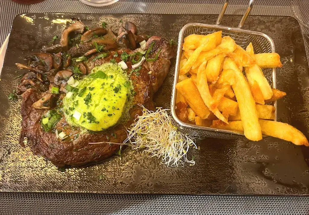 Maëva_Le Garden_Bièvres_review