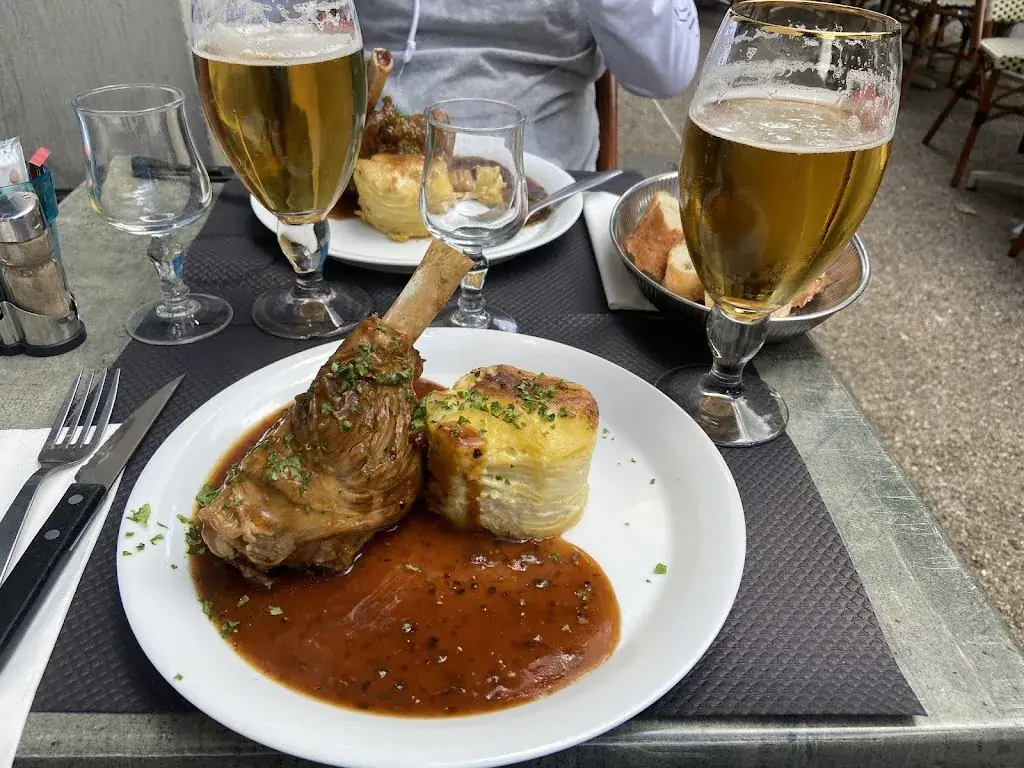 Santie Greyling Le Ludec_Cafe Hotel de Paris_Bièvres_review