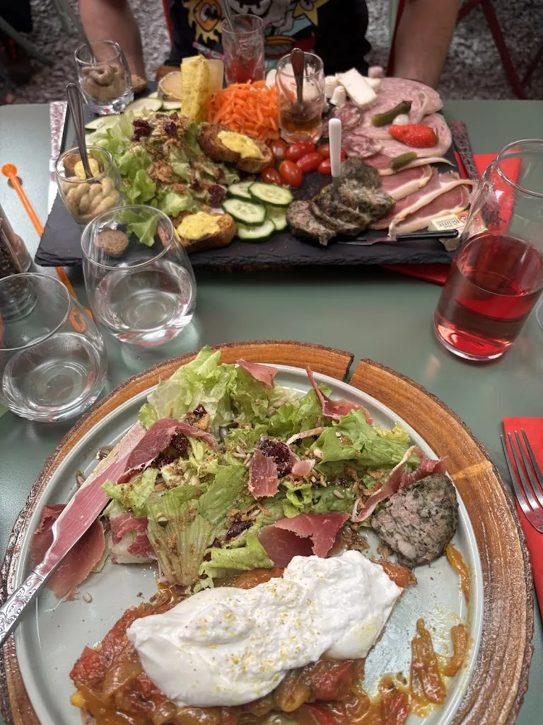 Emeline J_À l'ombre du Prèau_Chandolas_review