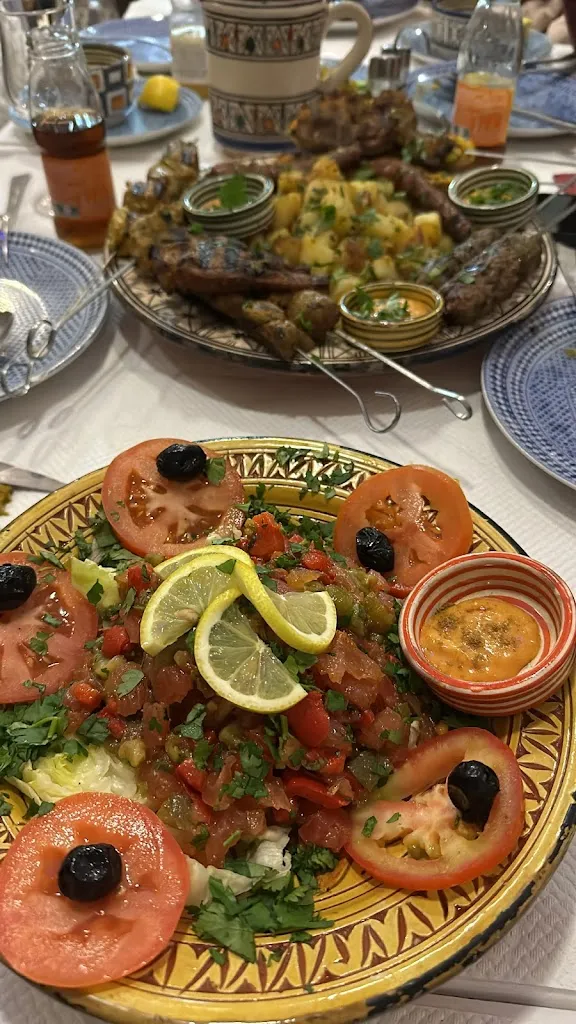 Faith Crown_La Medina_Jouy-en-Josas_avis