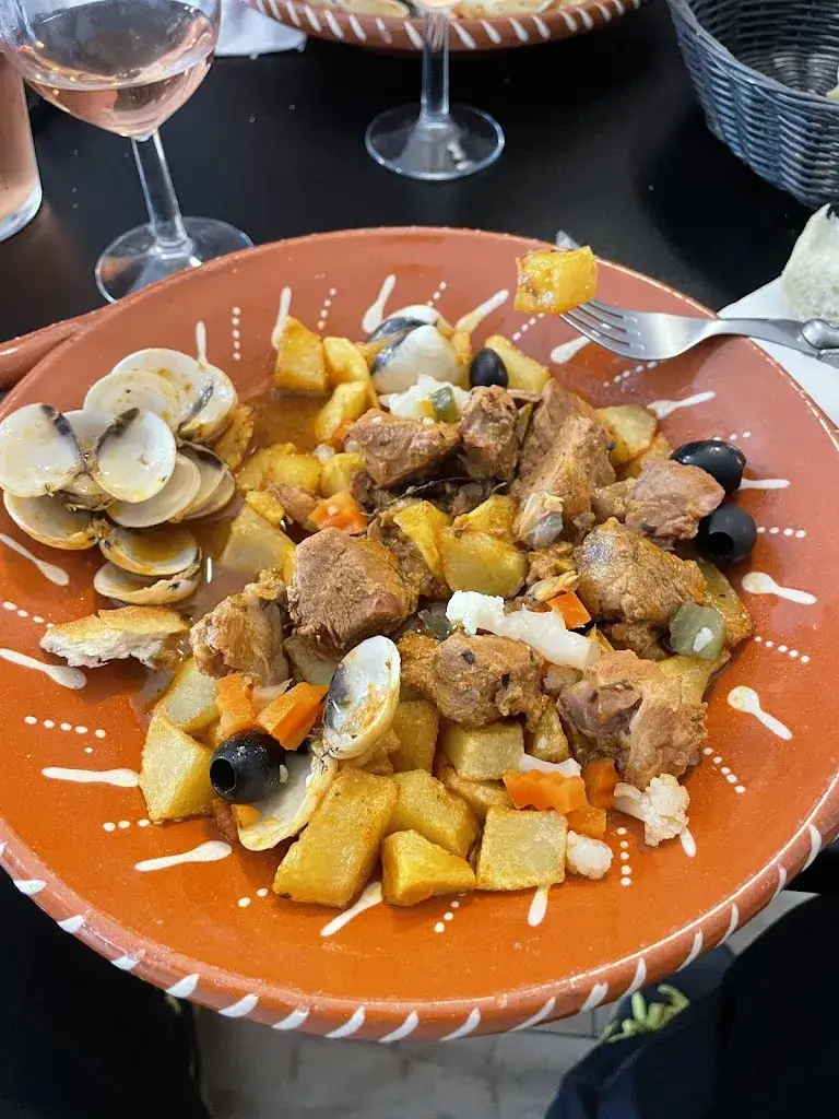 Lourenco Lopes Dias_Vitoria_Domont_review