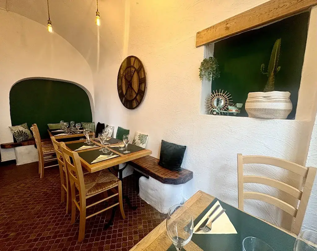 Aux Délices du coin_Vallon-Pont-d'Arc_slider_image_1