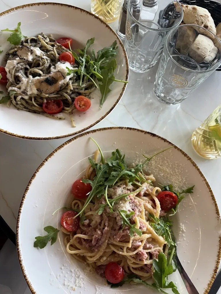 Anastasie Lagraville_Le Garipino_Bezons_review