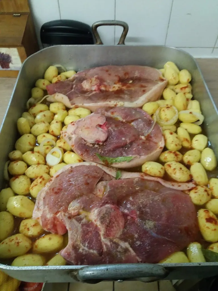 Les Trois Pots chez Manuel et Augusta restaurant in Bezons