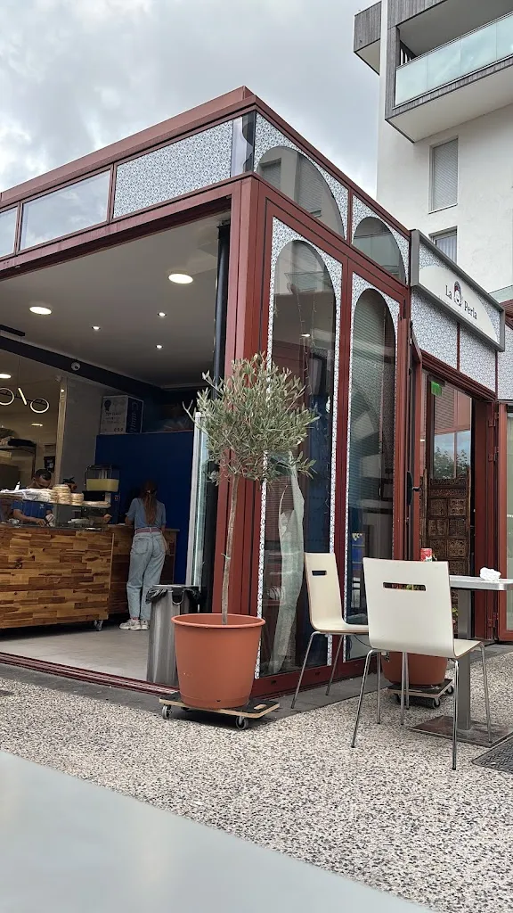 Ella_La perla_Bezons_review