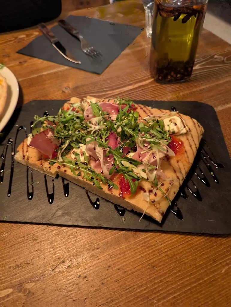 Adrian_La Cantine Plagne 1800_Tarentaise_recensione