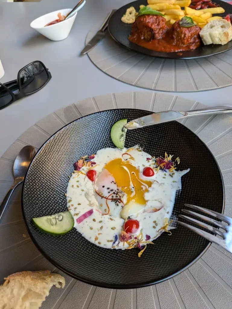 Neil Pittam_Restaurant Le Domaine des Dames_Vallon-Pont-d'Arc_recensione