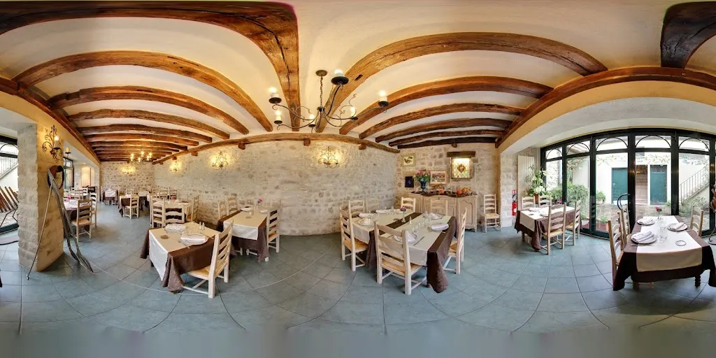 HOTEL RESTAURANT LE CYGNE restaurant in Milly-la-Forêt